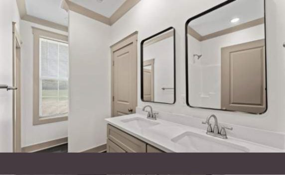 27th Street Townhouses: Bath