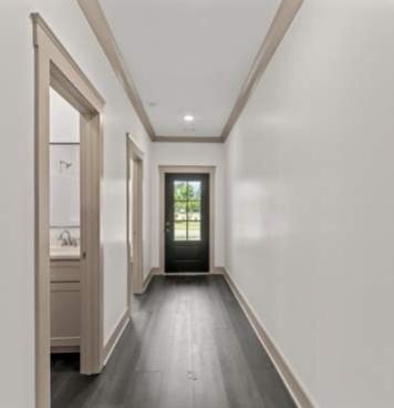 27th Street Townhouses: Hall